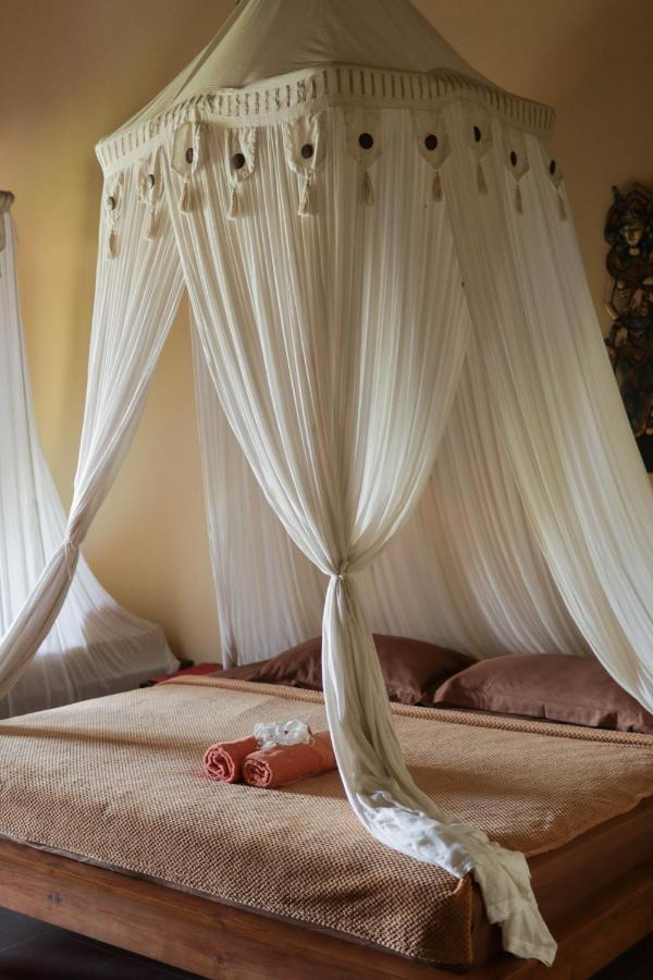 Yut'S Inn Flower Paradise Gili Gede Екстериор снимка